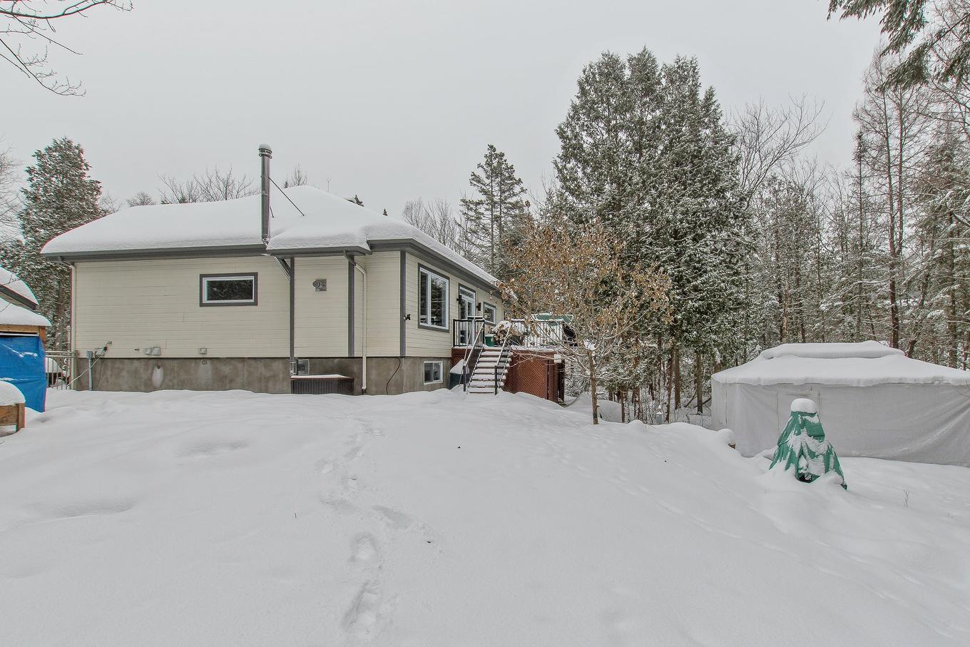 Cour - 73 Ch. Des Malards, Sainte-Anne-Des-Lacs, QC - Outdoor