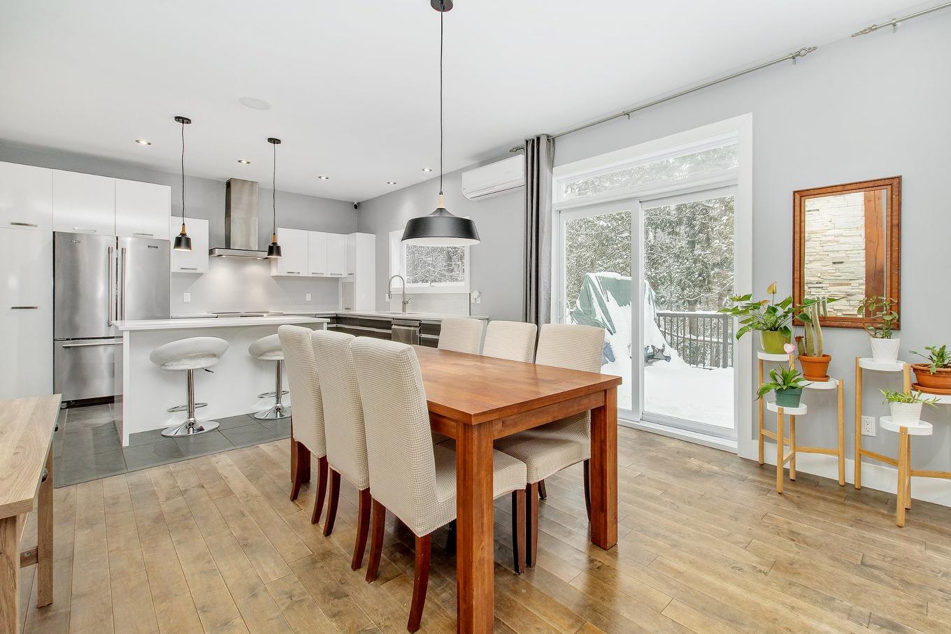Salle à manger - 73 Ch. Des Malards, Sainte-Anne-Des-Lacs, QC - Indoor Photo Showing Dining Room