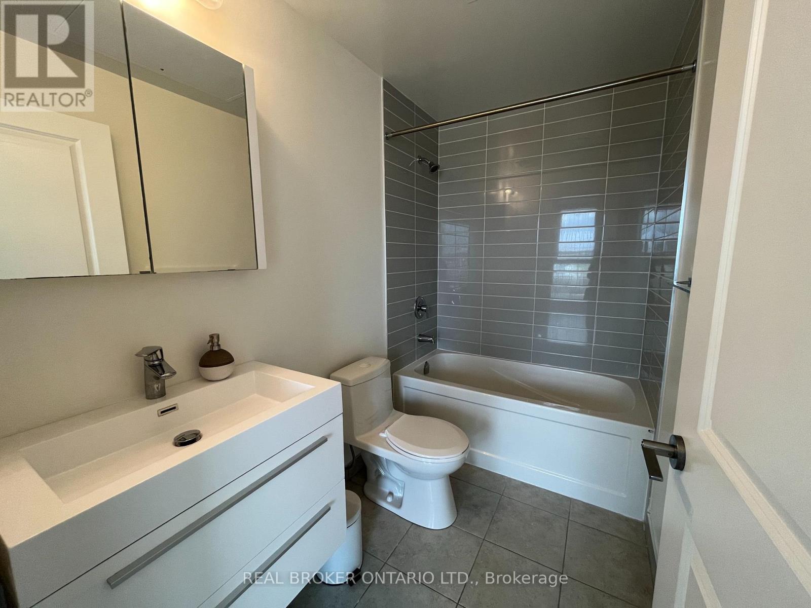 1111 - 8 Rouge Valley Drive, Markham, ON - Indoor Photo Showing Bathroom