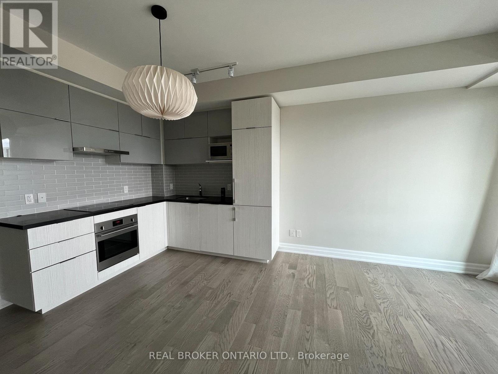 1111 - 8 Rouge Valley Drive, Markham, ON - Indoor Photo Showing Kitchen With Upgraded Kitchen