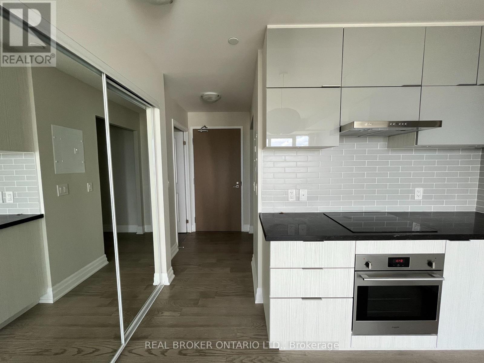 1111 - 8 Rouge Valley Drive, Markham, ON - Indoor Photo Showing Kitchen With Upgraded Kitchen