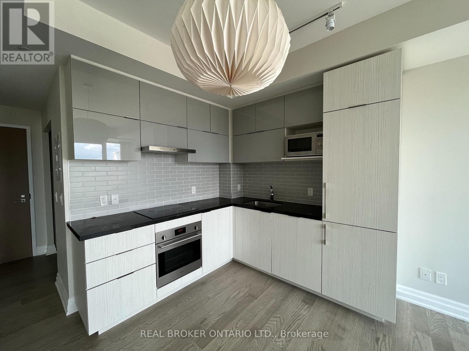 1111 - 8 Rouge Valley Drive, Markham, ON - Indoor Photo Showing Kitchen With Upgraded Kitchen