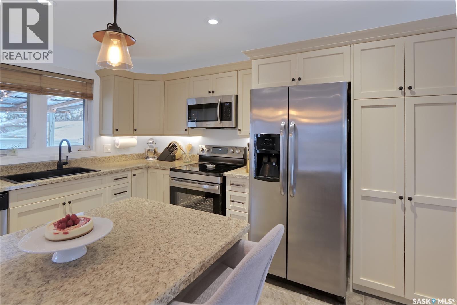 56 Bluebell Crescent, Moose Jaw, SK - Indoor Photo Showing Kitchen