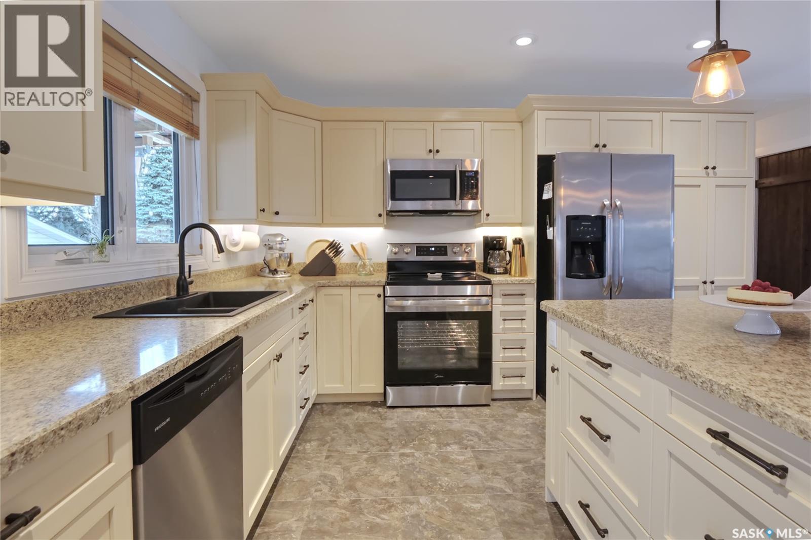 56 Bluebell Crescent, Moose Jaw, SK - Indoor Photo Showing Kitchen With Double Sink