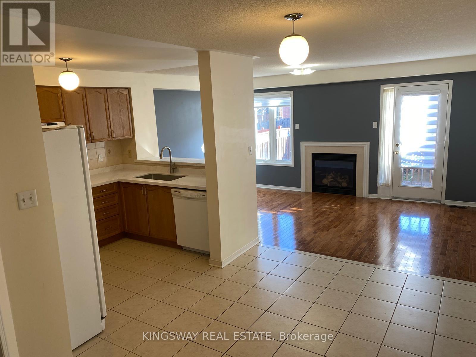 3022 Mission Hill Drive, Mississauga, ON - Indoor With Fireplace