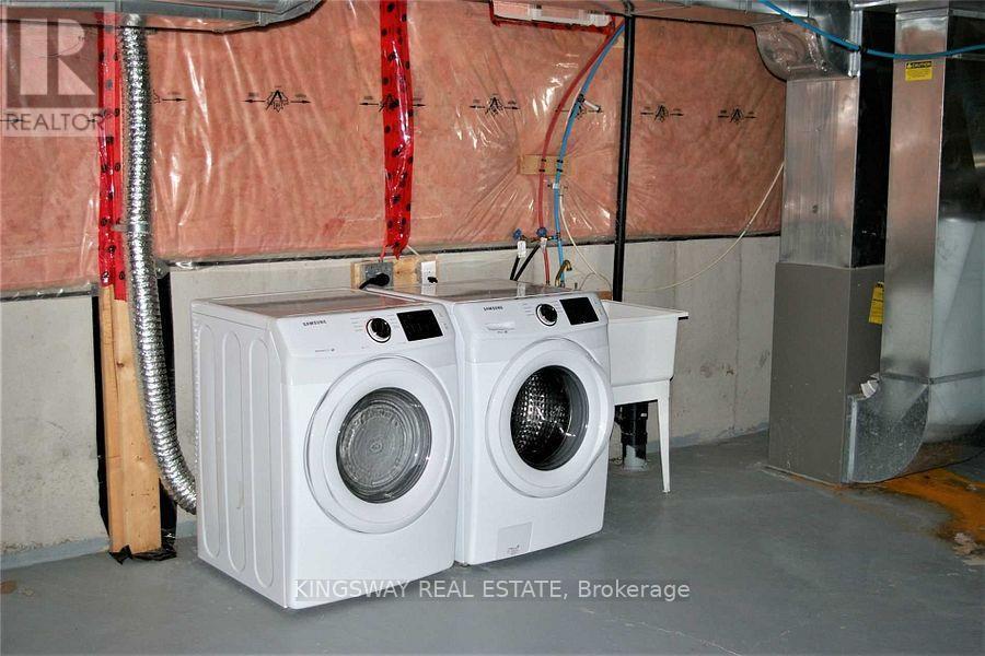 3022 Mission Hill Drive, Mississauga, ON - Indoor Photo Showing Laundry Room