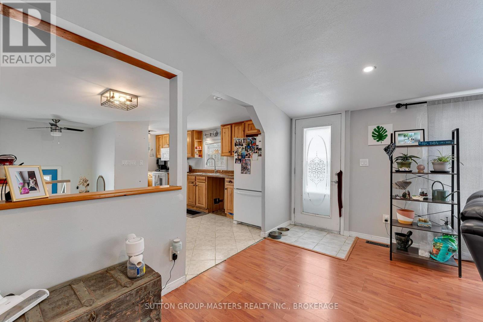 1677 County 2 Road, Front Of Yonge, ON - Indoor Photo Showing Other Room