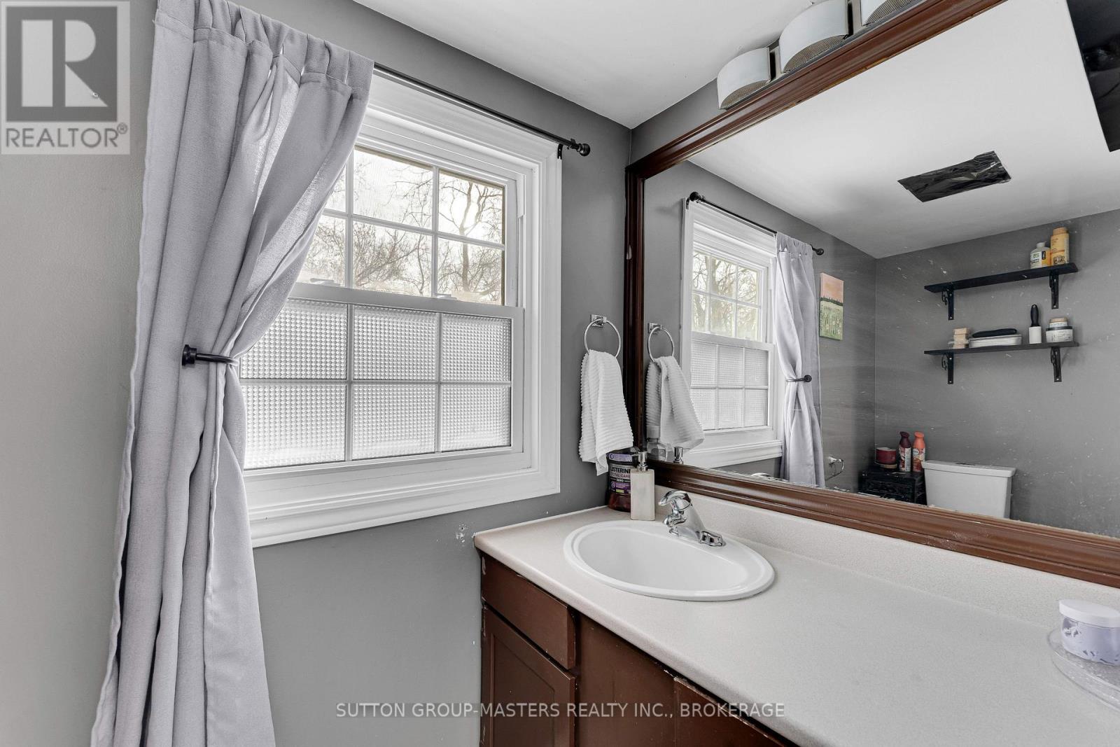 1677 County 2 Road, Front Of Yonge, ON - Indoor Photo Showing Bathroom