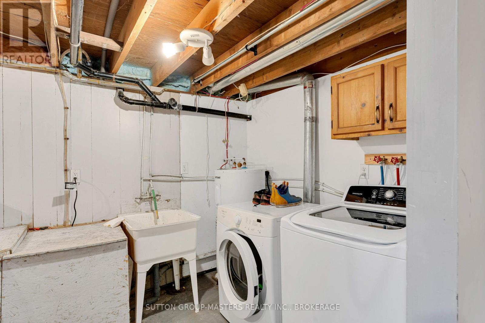 1677 County 2 Road, Front Of Yonge, ON - Indoor Photo Showing Laundry Room