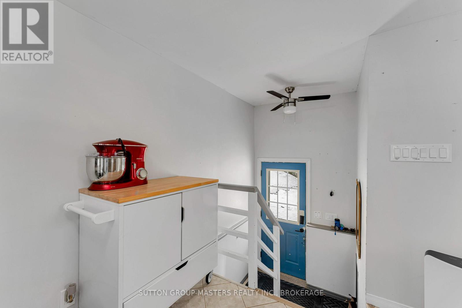 1677 County 2 Road, Front Of Yonge, ON - Indoor Photo Showing Other Room