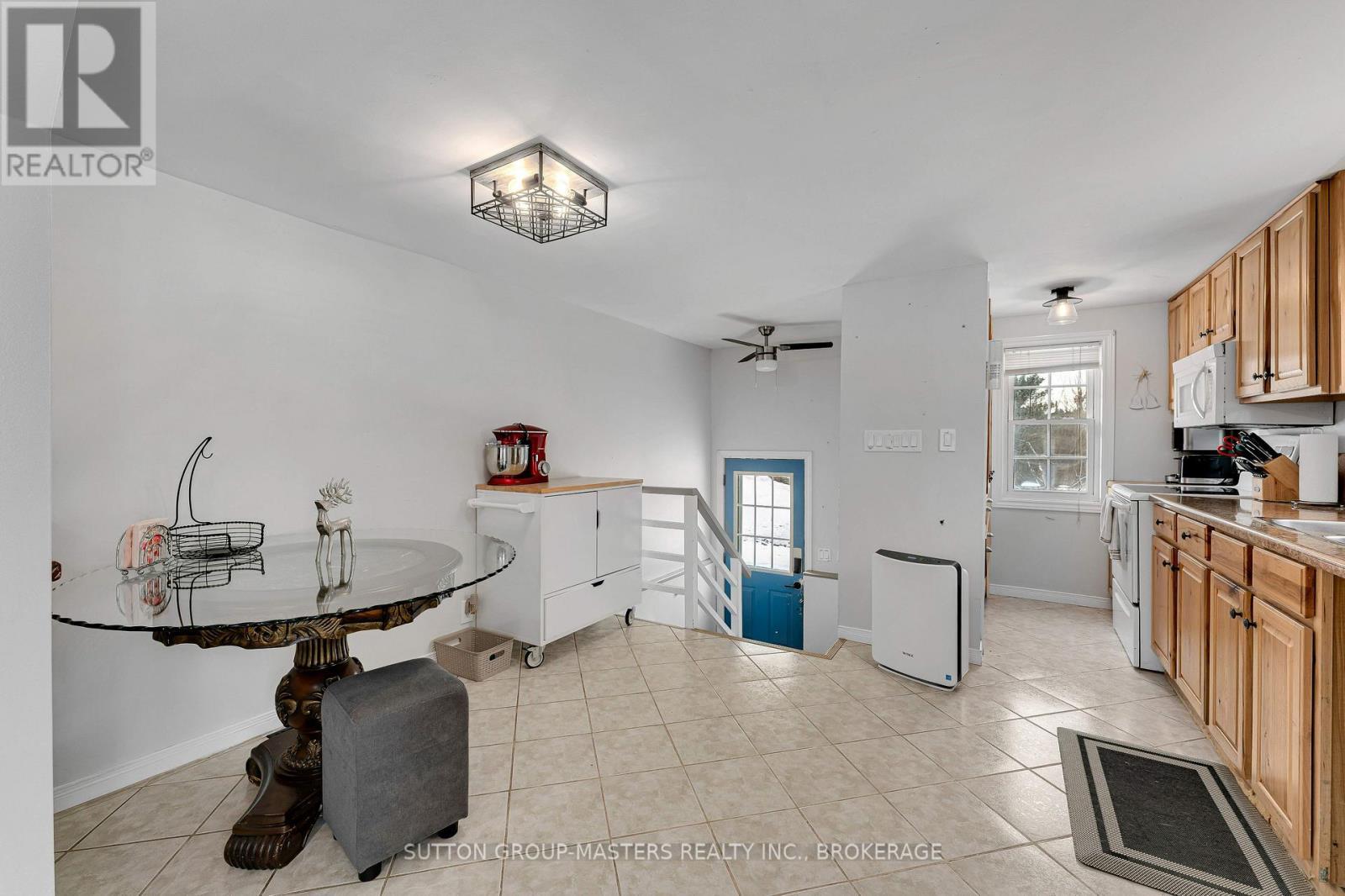 1677 County 2 Road, Front Of Yonge, ON - Indoor Photo Showing Other Room