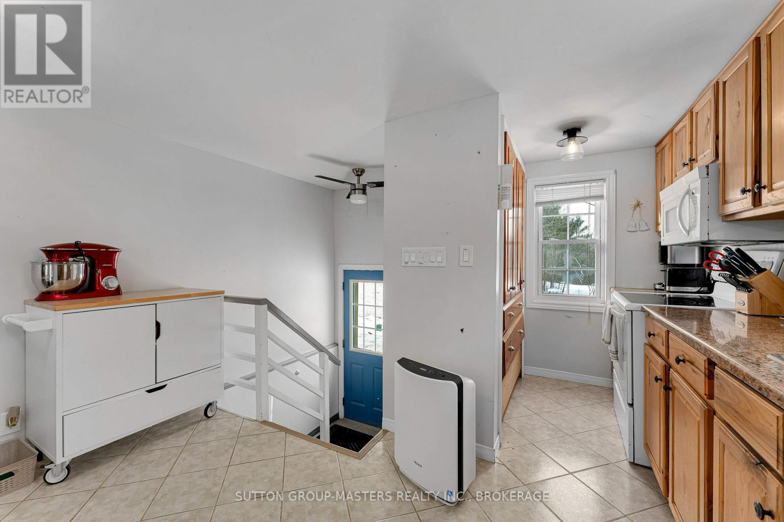 1677 County 2 Road, Front Of Yonge, ON - Indoor Photo Showing Kitchen