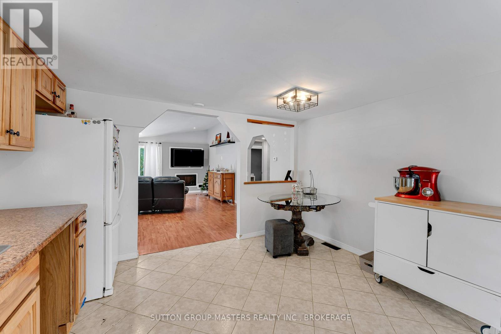 1677 County 2 Road, Front Of Yonge, ON - Indoor Photo Showing Kitchen