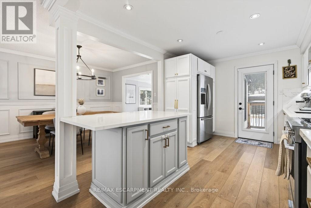 16 Forestgate Drive, Hamilton, ON - Indoor Photo Showing Kitchen With Upgraded Kitchen