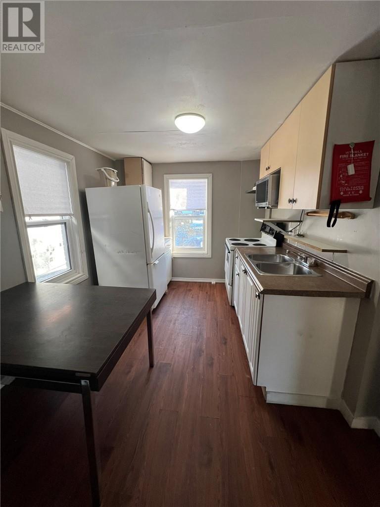 430 Montague Avenue Unit# 2, Sudbury, ON - Indoor Photo Showing Kitchen