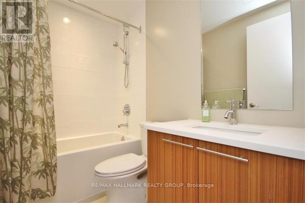 618 - 360 Patricia Avenue, Ottawa, ON - Indoor Photo Showing Bathroom