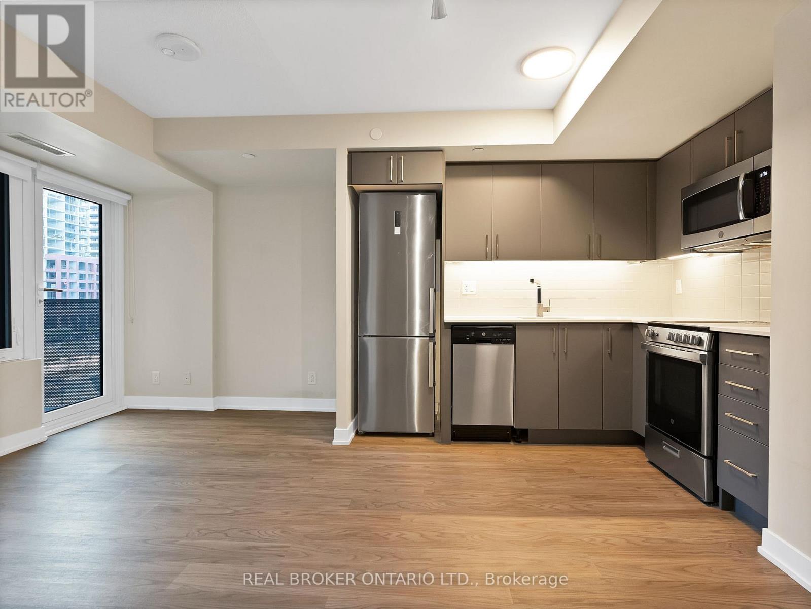 405 - 38 Monte Kwinter Court, Toronto, ON - Indoor Photo Showing Kitchen With Stainless Steel Kitchen