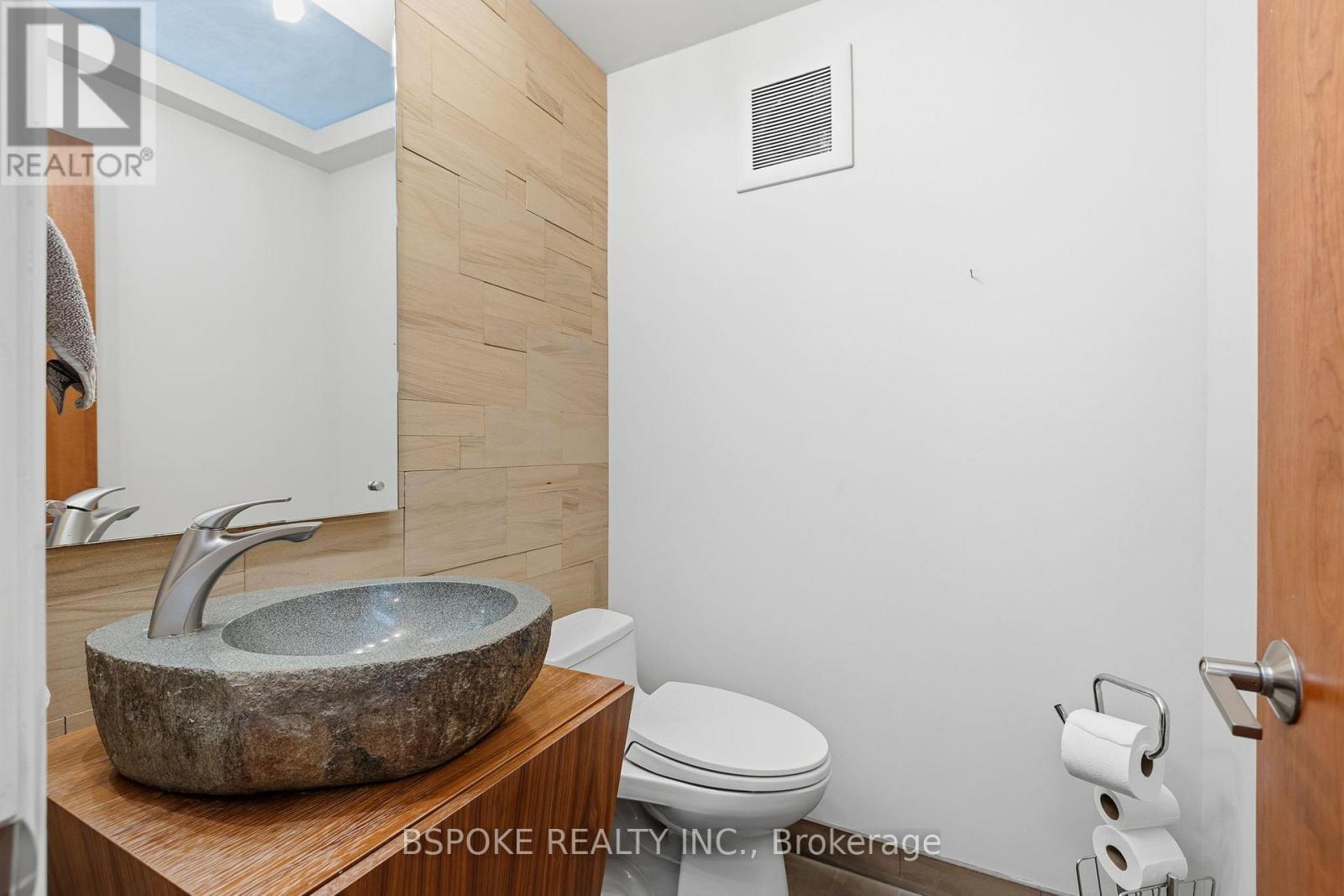 Main - 90 Madison Avenue, Toronto, ON - Indoor Photo Showing Bathroom