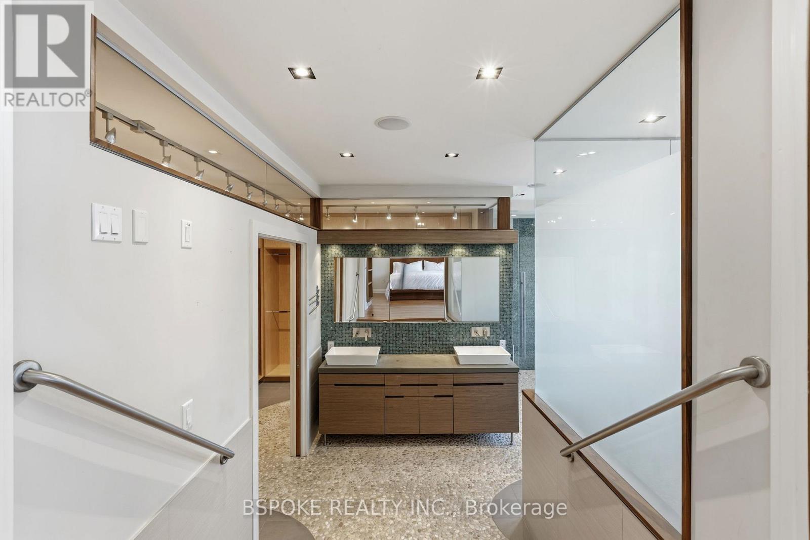 Main - 90 Madison Avenue, Toronto, ON - Indoor