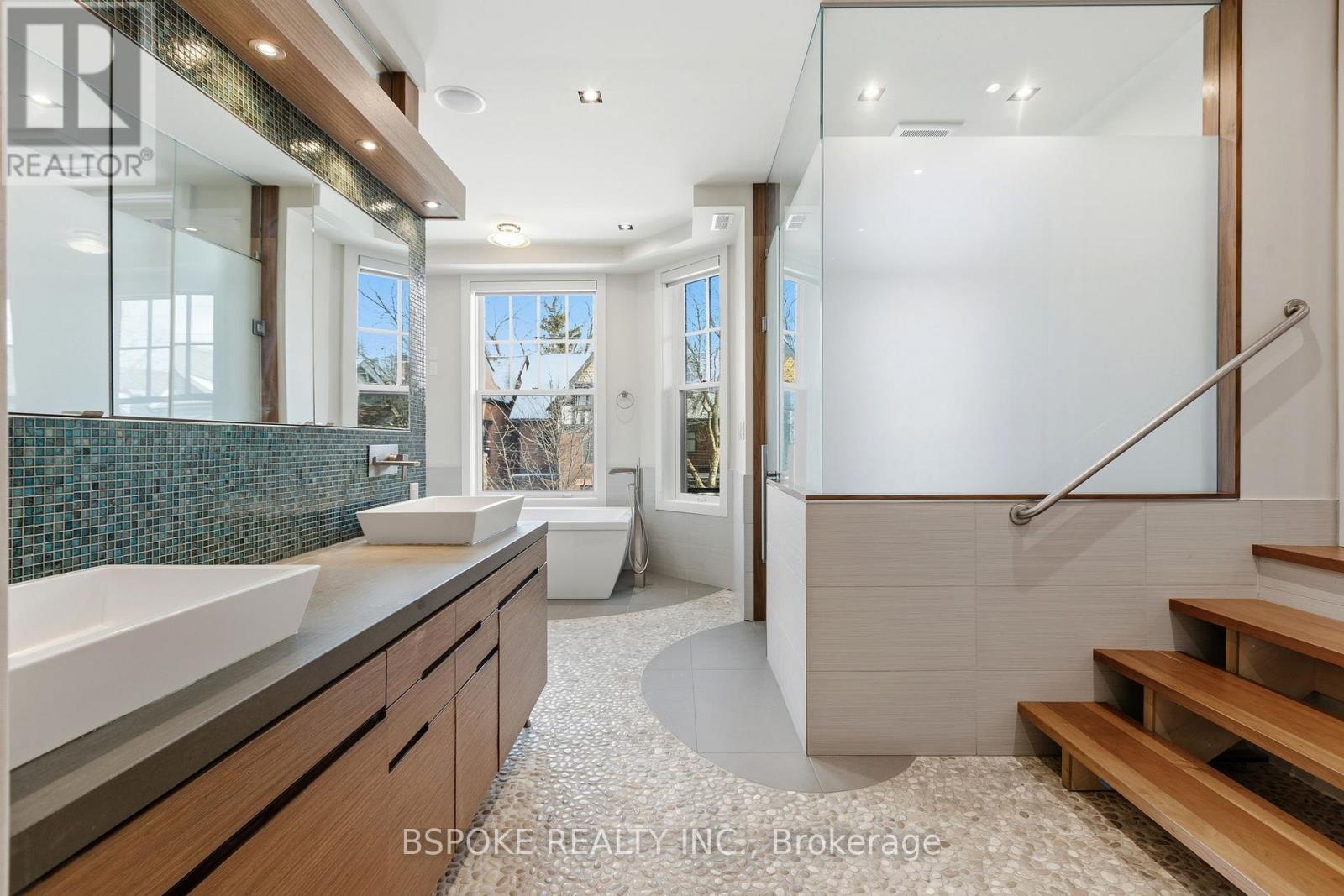 Main - 90 Madison Avenue, Toronto, ON - Indoor Photo Showing Bathroom