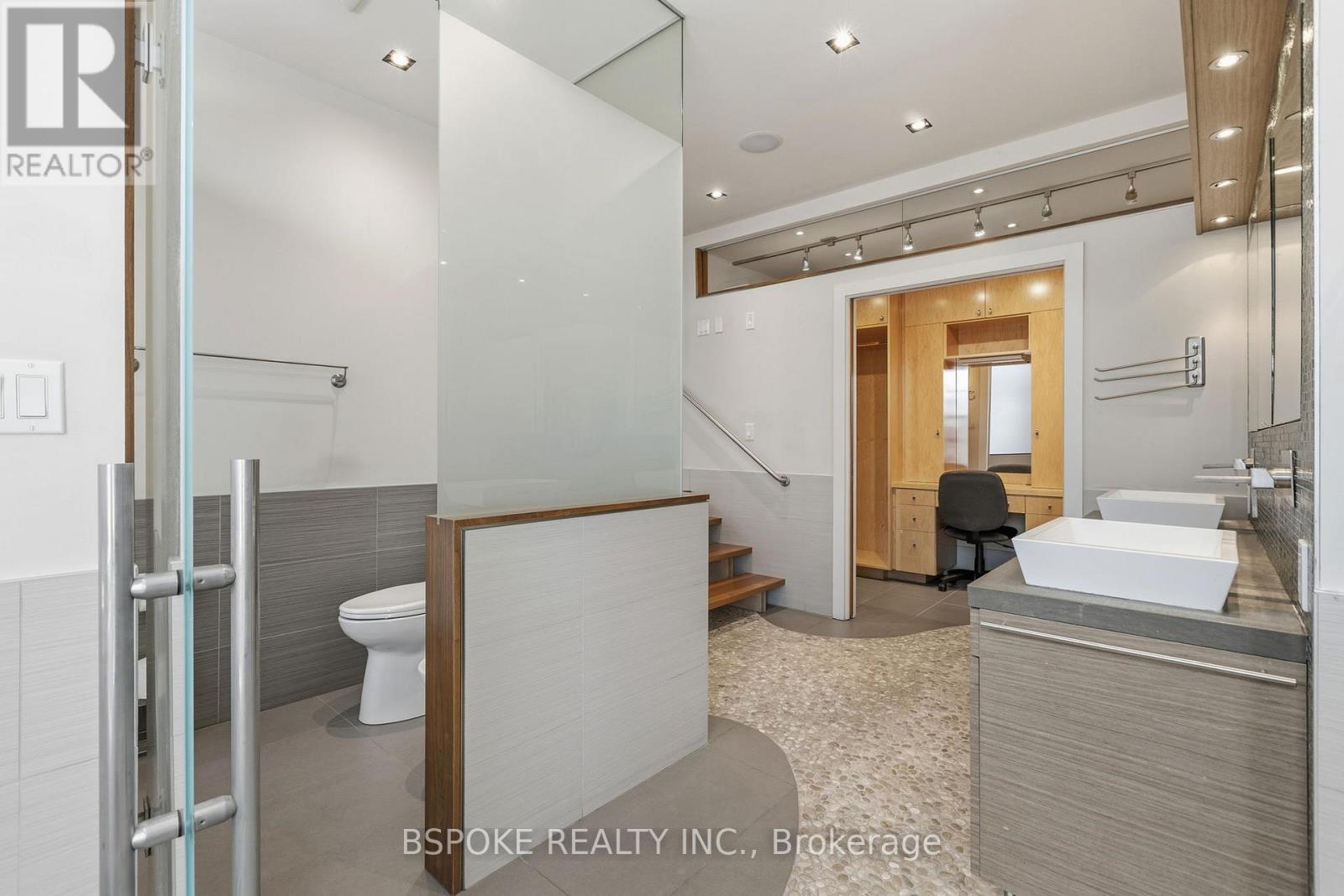 Main - 90 Madison Avenue, Toronto, ON - Indoor Photo Showing Bathroom