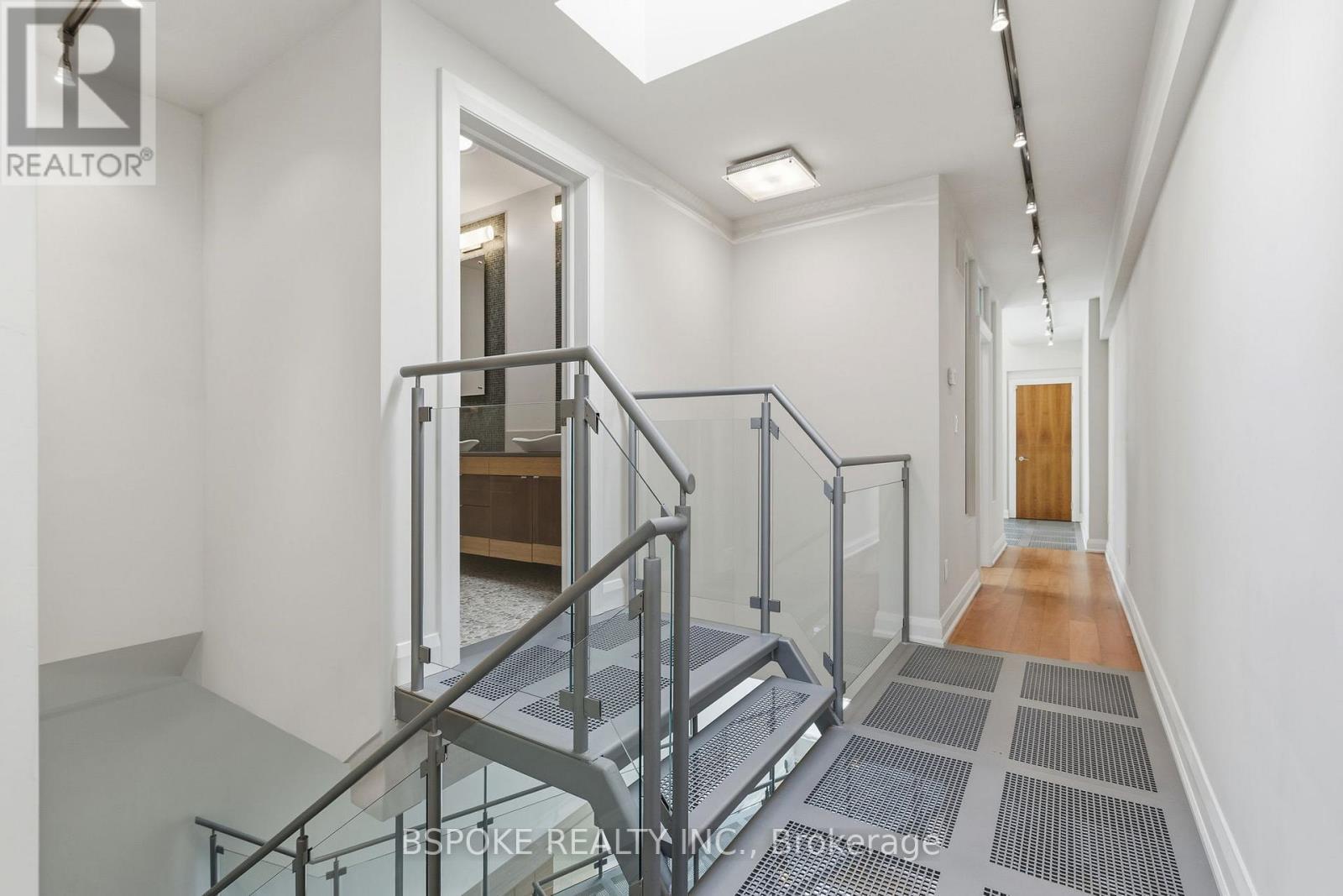 Main - 90 Madison Avenue, Toronto, ON - Indoor Photo Showing Other Room