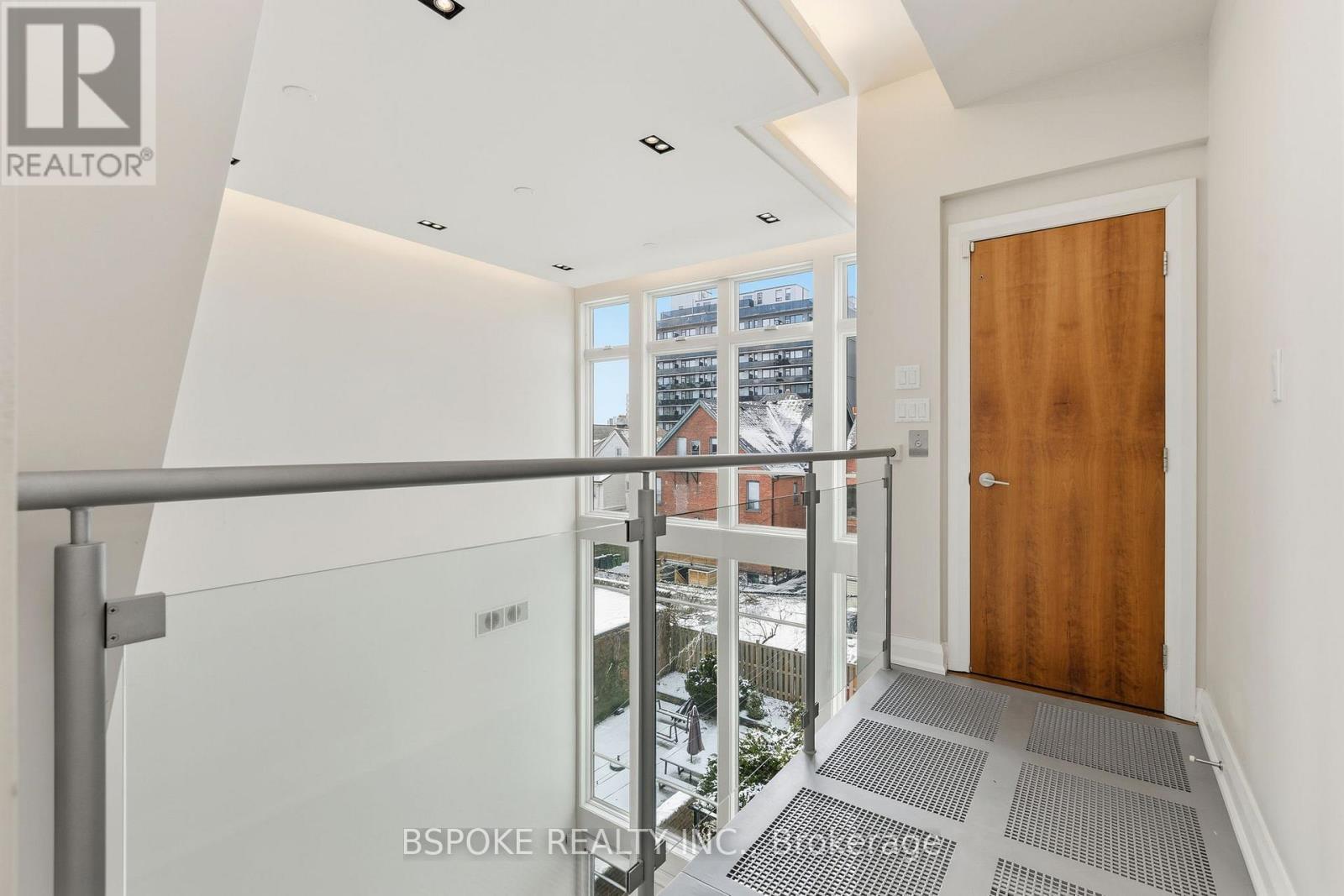 Main - 90 Madison Avenue, Toronto, ON - Indoor Photo Showing Other Room