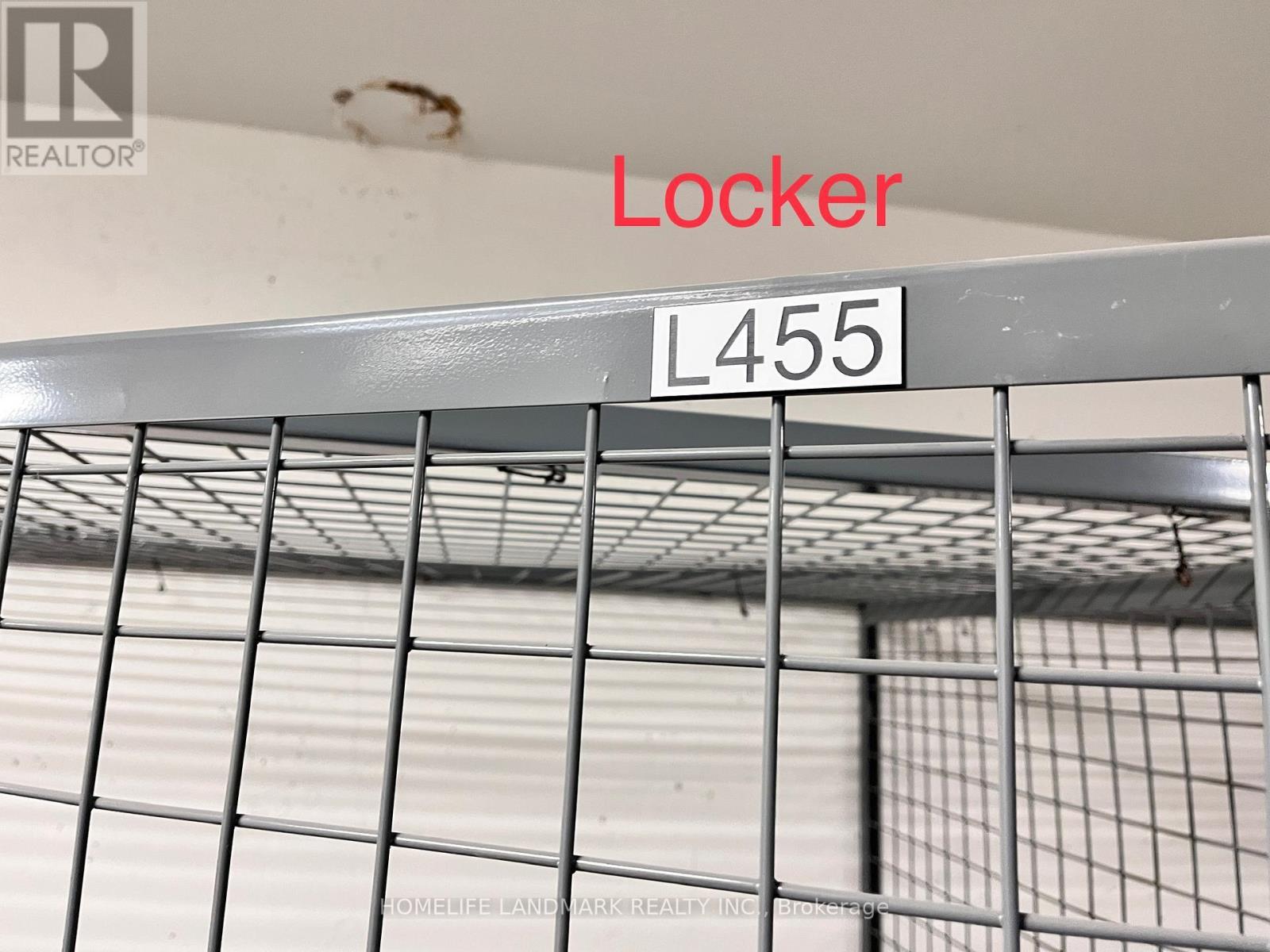 412 - 32 Forest Manor Road, Toronto, ON - Indoor Photo Showing Garage