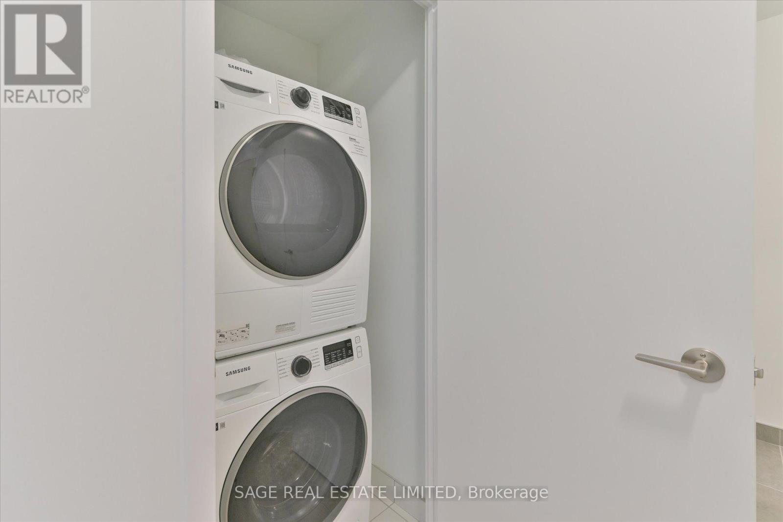 723 - 15 Richardson Street, Toronto, ON - Indoor Photo Showing Laundry Room