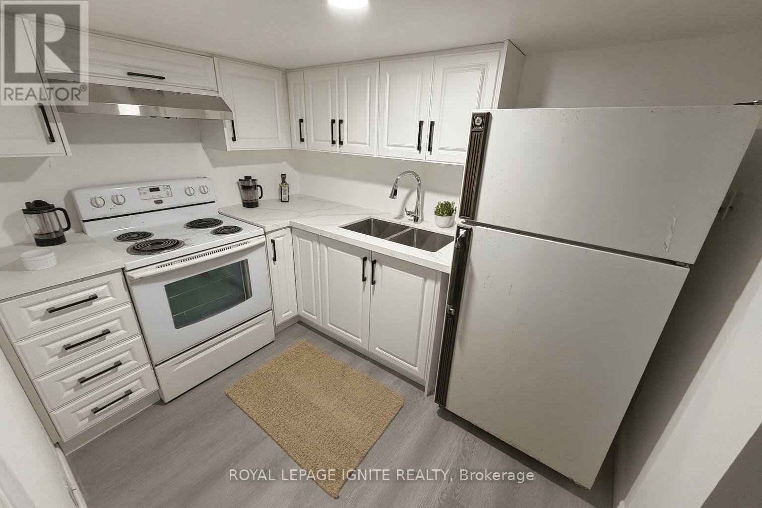187 Twyn Rivers Drive, Pickering, ON - Indoor Photo Showing Kitchen With Double Sink