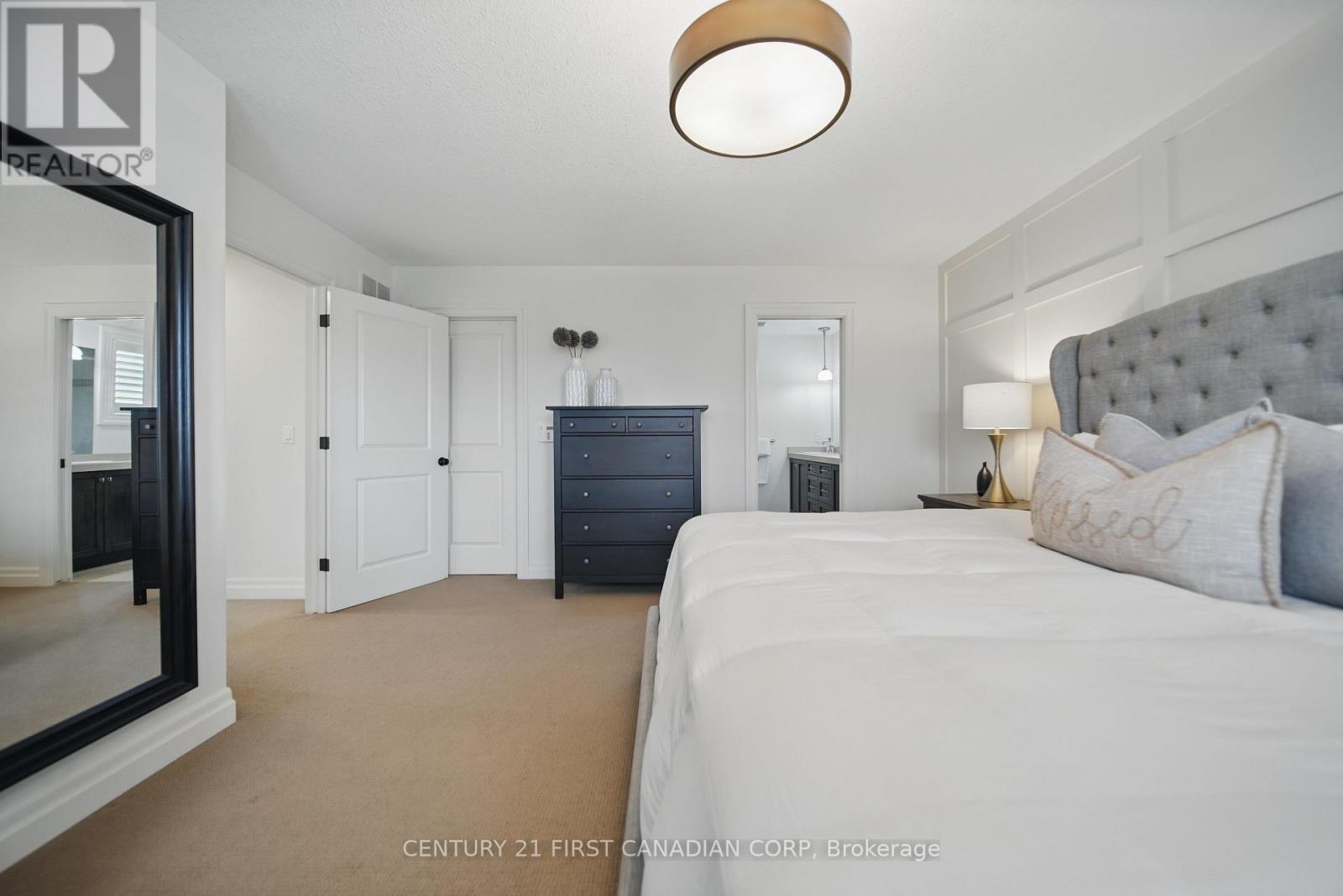 3442 Settlement Place, London South (South V), ON - Indoor Photo Showing Bedroom