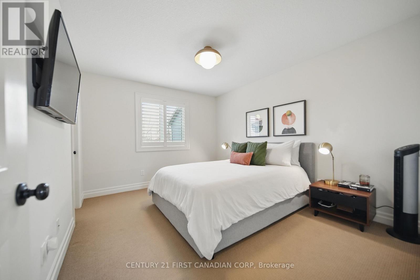 3442 Settlement Place, London South (South V), ON - Indoor Photo Showing Bedroom
