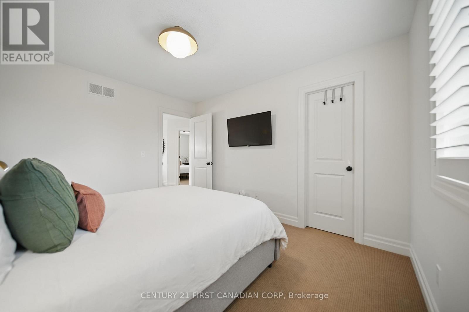 3442 Settlement Place, London South (South V), ON - Indoor Photo Showing Bedroom