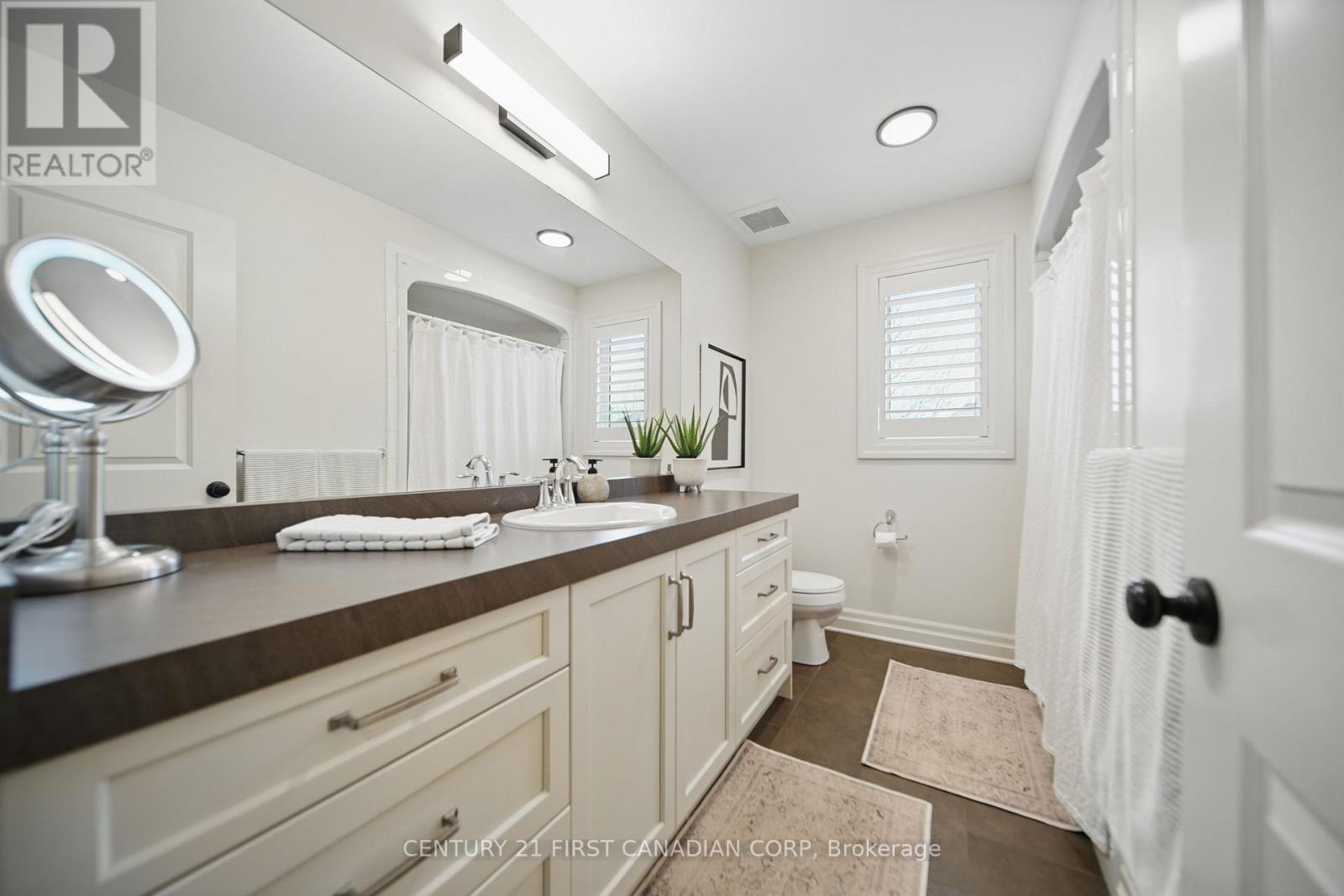 3442 Settlement Place, London South (South V), ON - Indoor Photo Showing Bathroom