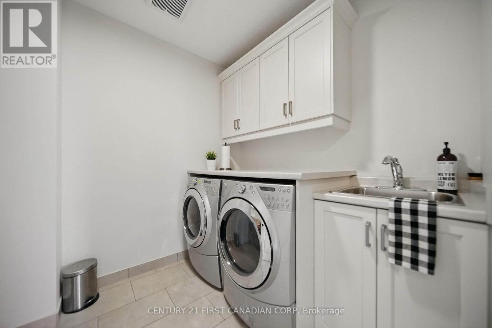 3442 Settlement Place, London South (South V), ON - Indoor Photo Showing Laundry Room