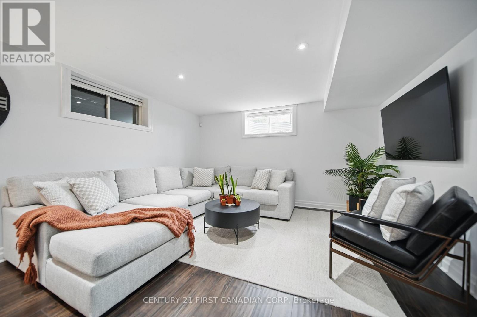 3442 Settlement Place, London South (South V), ON - Indoor Photo Showing Living Room