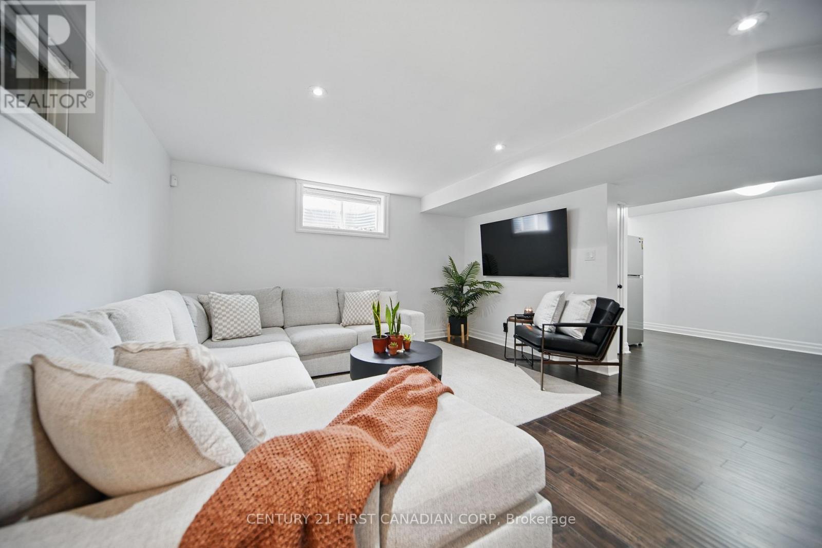 3442 Settlement Place, London South (South V), ON - Indoor Photo Showing Living Room