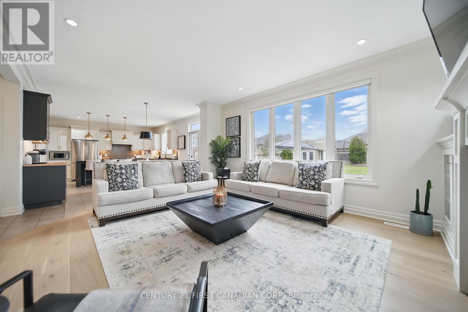 3442 Settlement Place, London South (South V), ON - Indoor Photo Showing Living Room
