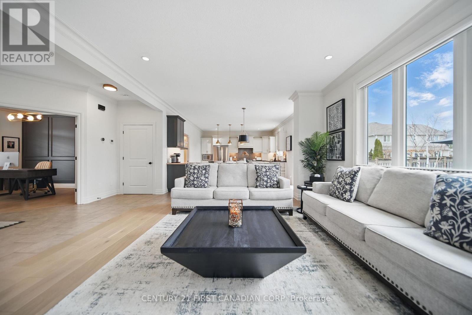 3442 Settlement Place, London South (South V), ON - Indoor Photo Showing Living Room