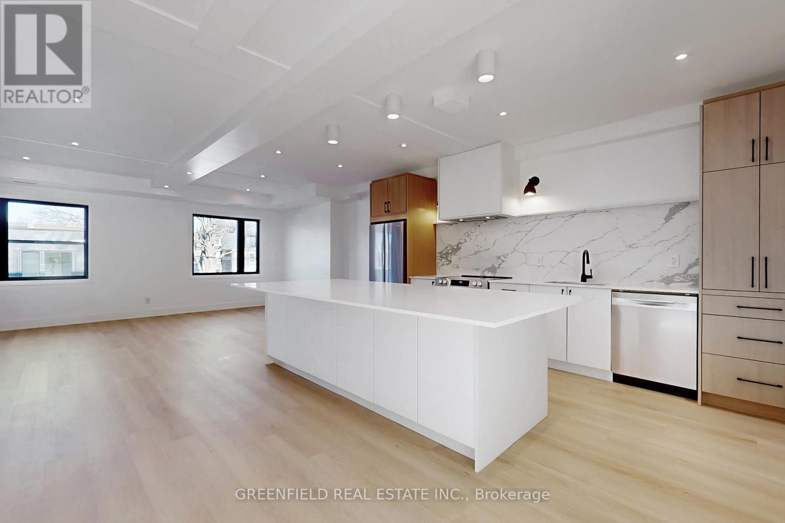 Upper - 168 Pearson Avenue, Toronto, ON - Indoor Photo Showing Kitchen