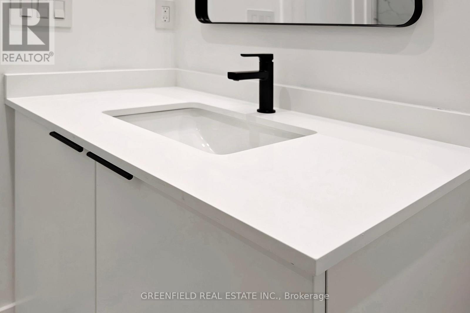 Upper - 168 Pearson Avenue, Toronto, ON - Photo Showing Bathroom