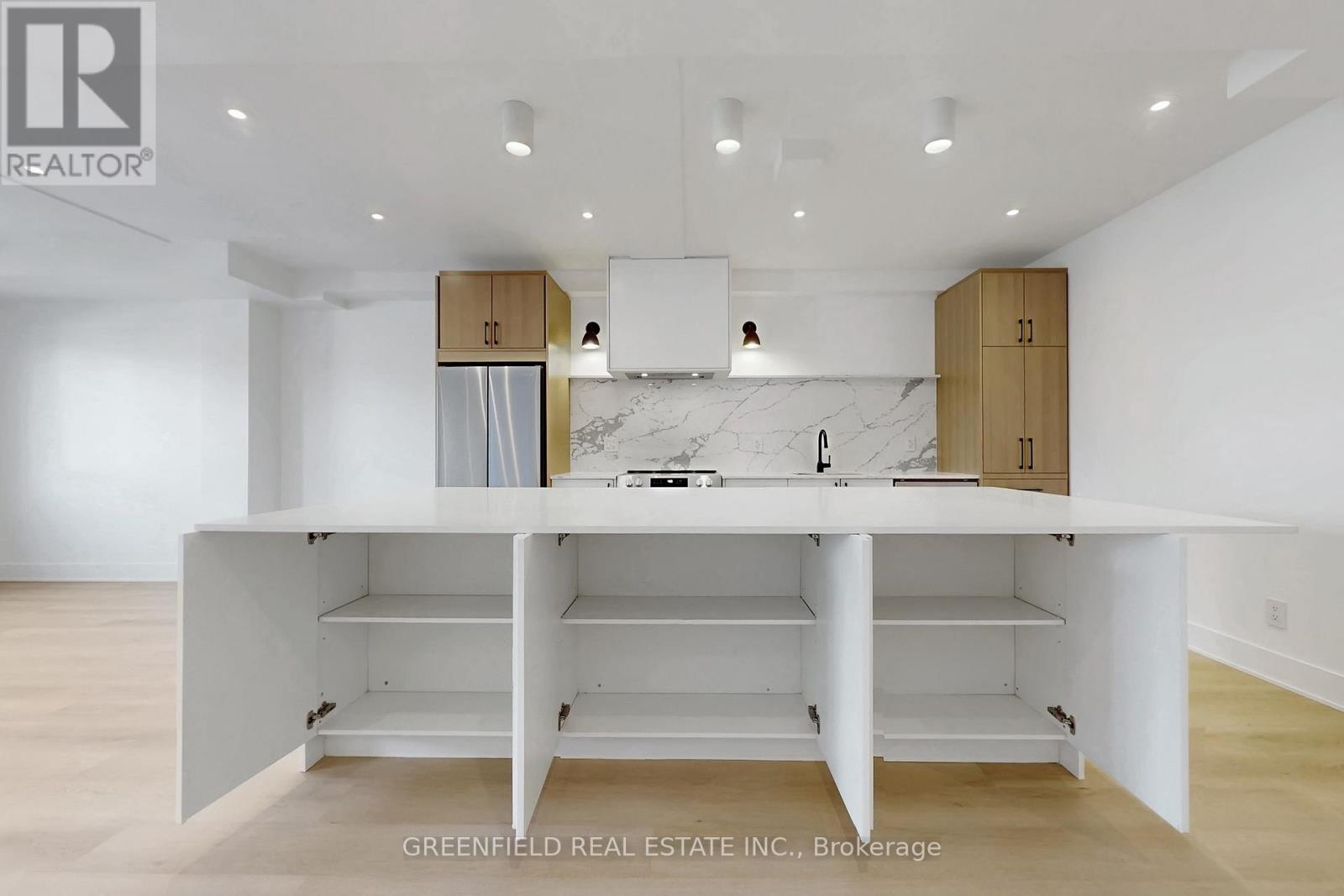 Upper - 168 Pearson Avenue, Toronto, ON - Indoor Photo Showing Kitchen