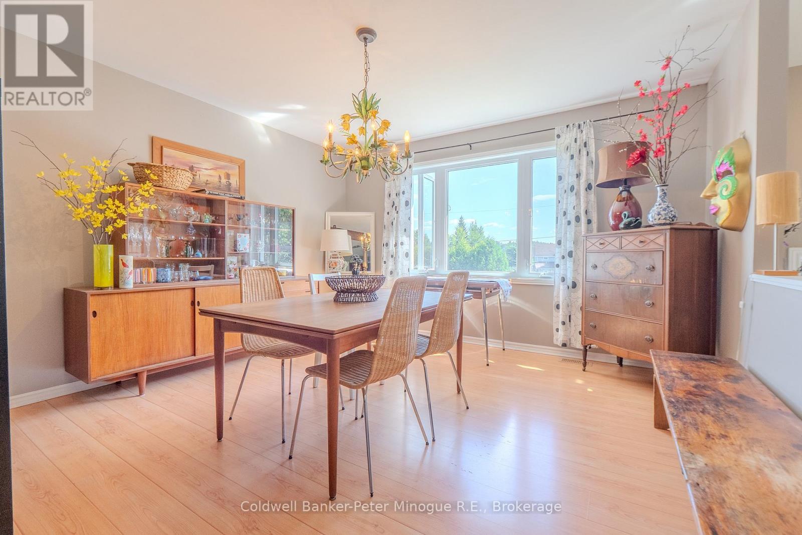 54 Lakeshore Drive, Temagami, ON - Indoor Photo Showing Dining Room