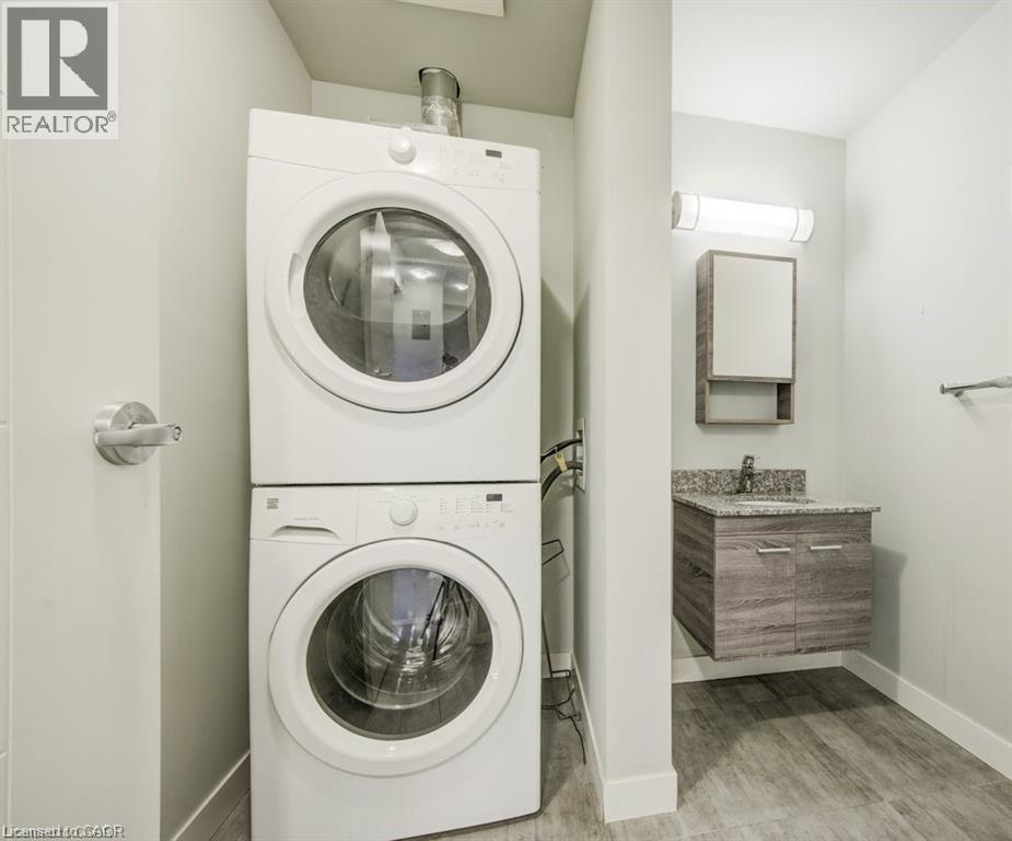 318 Spruce Street Unit# 1806, Waterloo, ON - Indoor Photo Showing Laundry Room