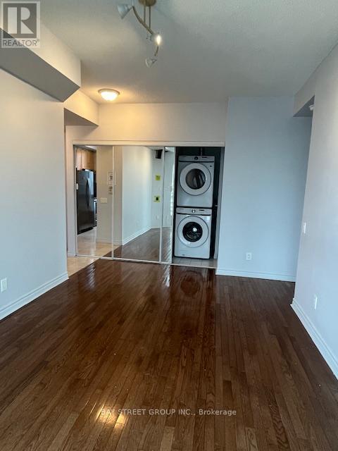 1403 - 60 Byng Avenue, Toronto, ON - Indoor Photo Showing Laundry Room