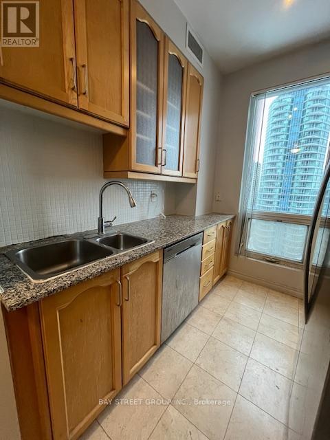 1403 - 60 Byng Avenue, Toronto, ON - Indoor Photo Showing Kitchen With Double Sink