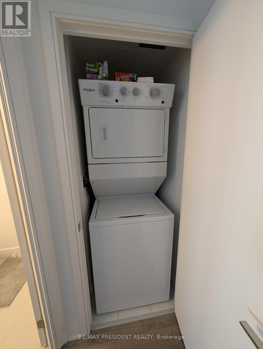 1207 - 1350 Ellesmere Road, Toronto, ON - Indoor Photo Showing Laundry Room