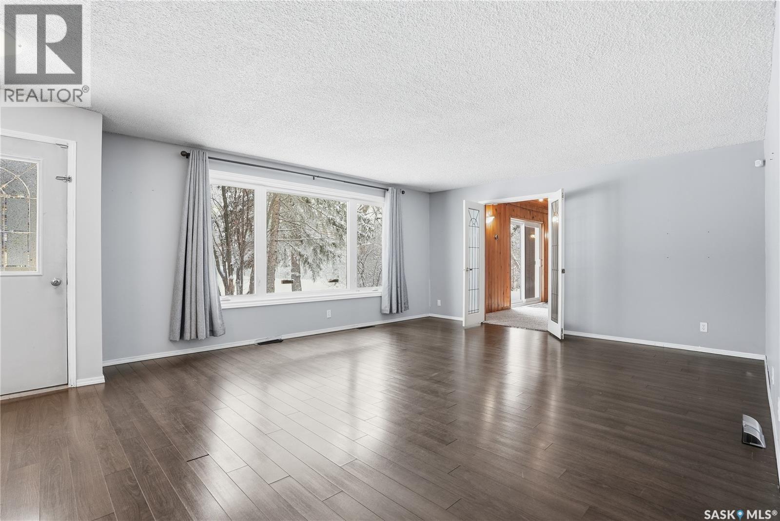 5 Heritage Place, Hepburn, SK - Indoor Photo Showing Living Room