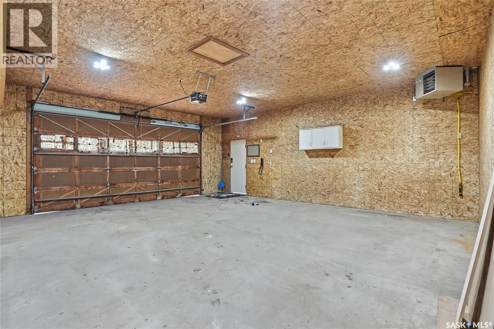 5 Heritage Place, Hepburn, SK - Indoor Photo Showing Garage