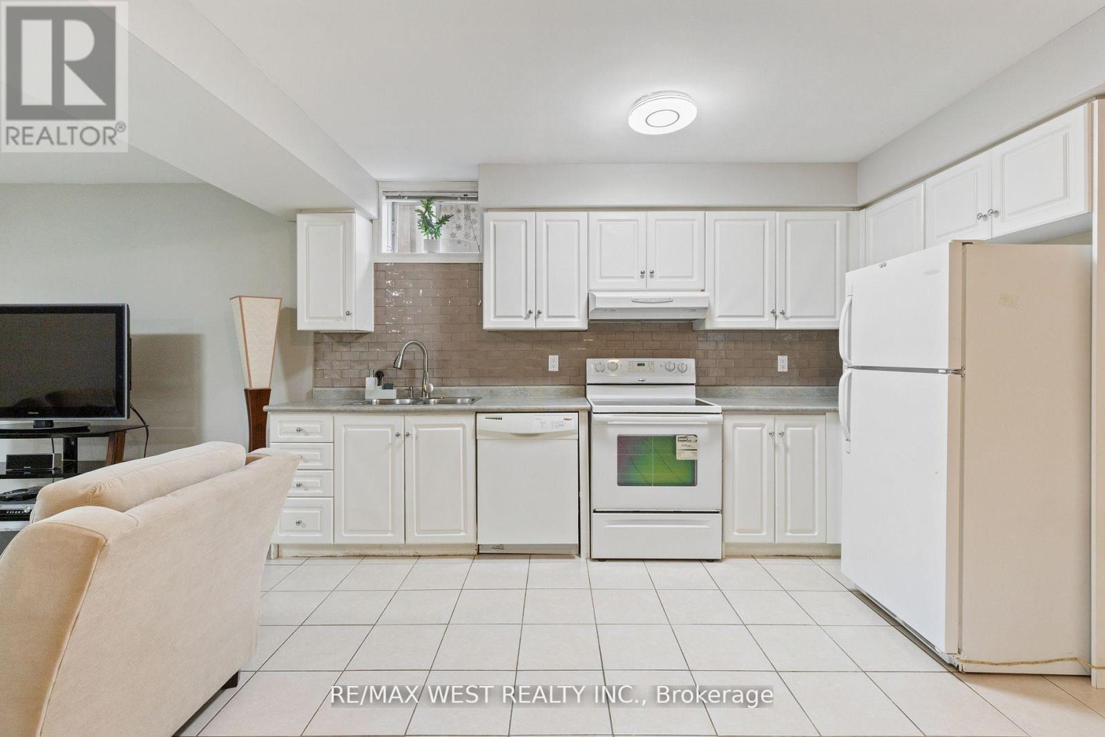 47 Timber Lane, Vaughan, ON - Indoor Photo Showing Kitchen